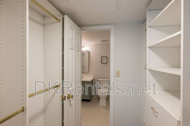 Building Photo - 521 McGill Park Ave NE