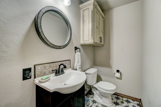 Building Photo - 4009 NE Realtree Dr