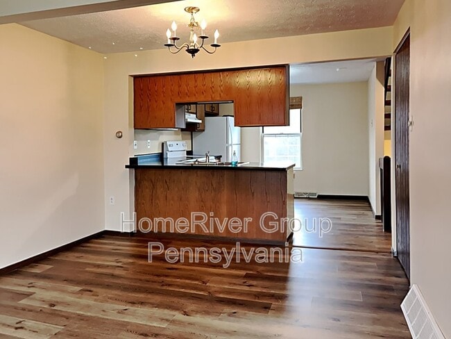 Building Photo - 331 Carters Grove Dr