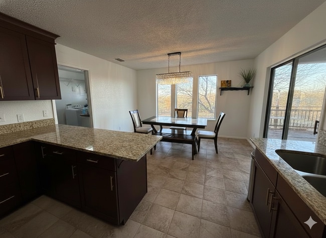 Building Photo - 2807 Macauslan St