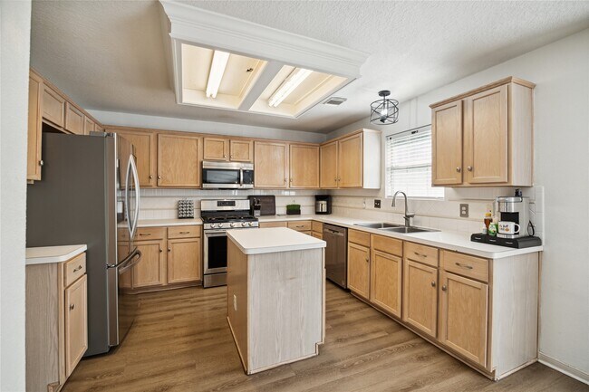 Building Photo - 25619 Oakridge Forest Ln
