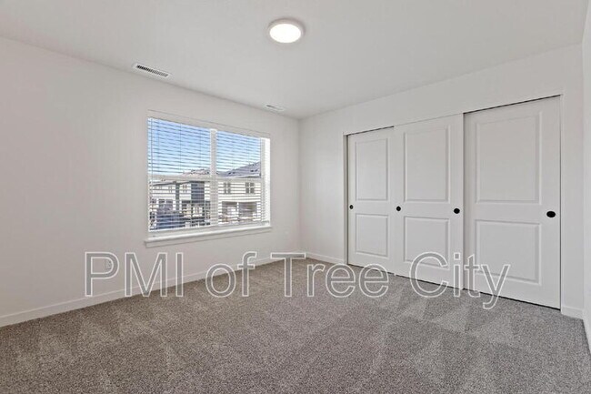 Building Photo - 7475 W Swain Ln