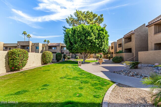 Building Photo - 5877 N Granite Reef Rd