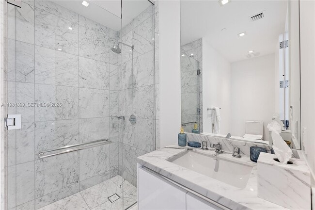 Building Photo - 16901 Collins Ave