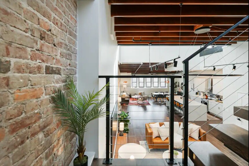 Building Photo - 122 College St