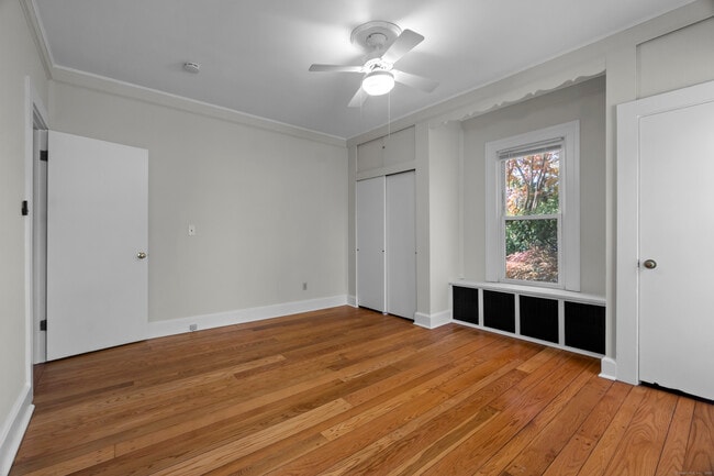 Building Photo - 671 Cornwall Ave