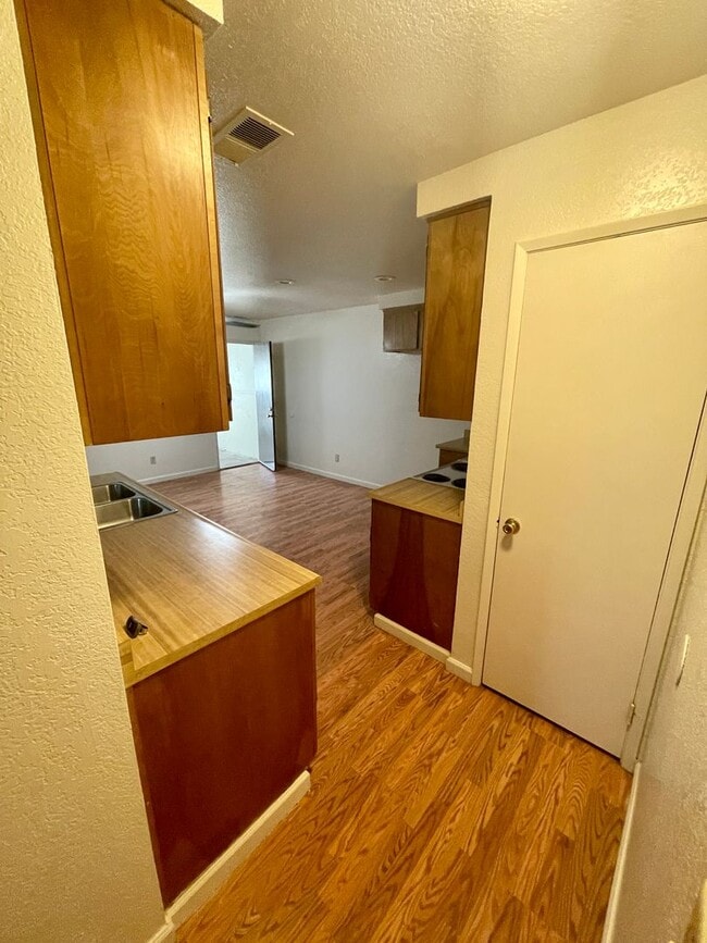 Building Photo - 8192-8194 Talbot Way