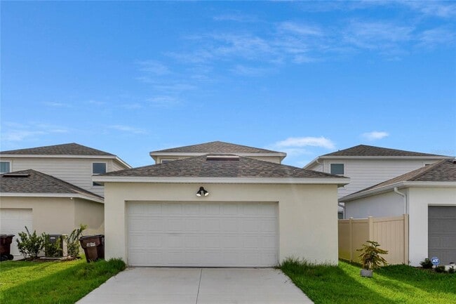 Building Photo - 1917 Summer Serenity Dr