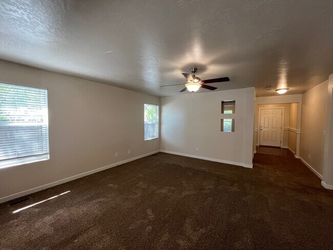 Building Photo - 589 W Ramsbrook St