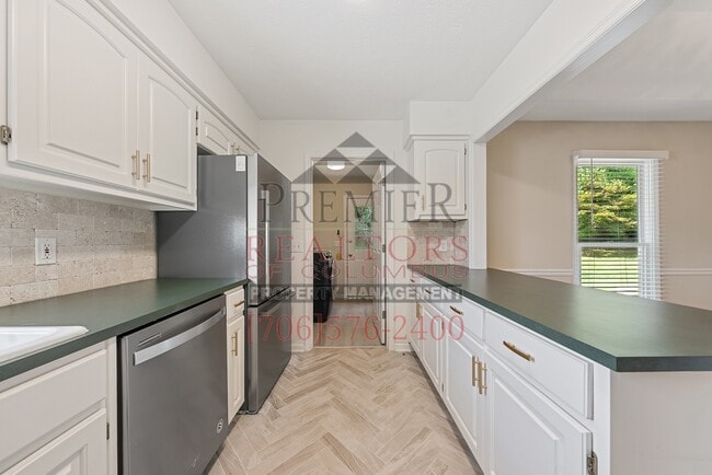 Building Photo - 5702 Stoneridge Dr