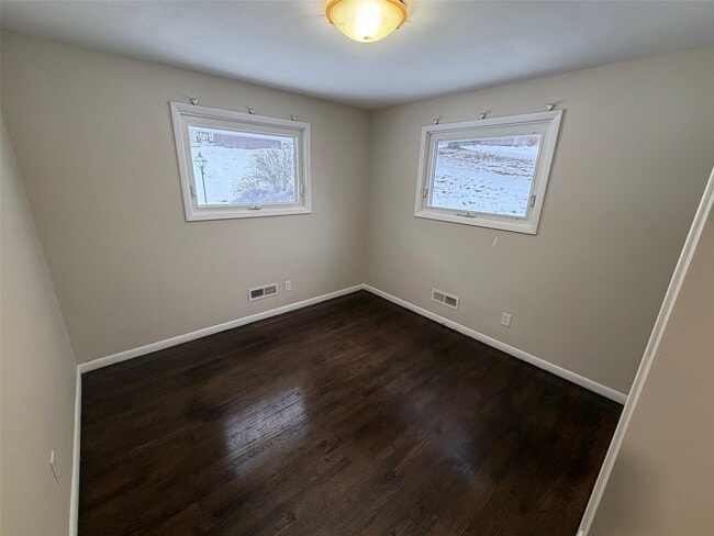 Building Photo - 17 Dover Dr