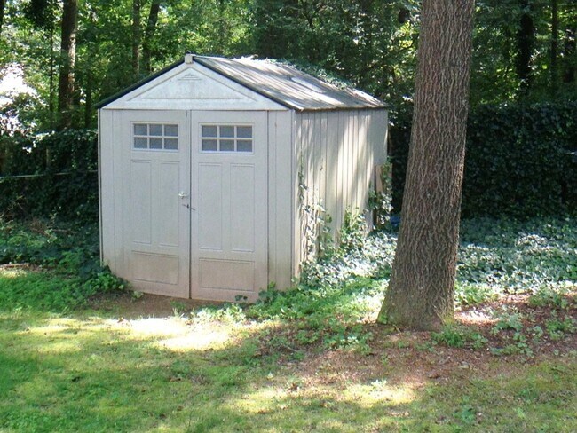 Building Photo - East Cobb with Finished Basement