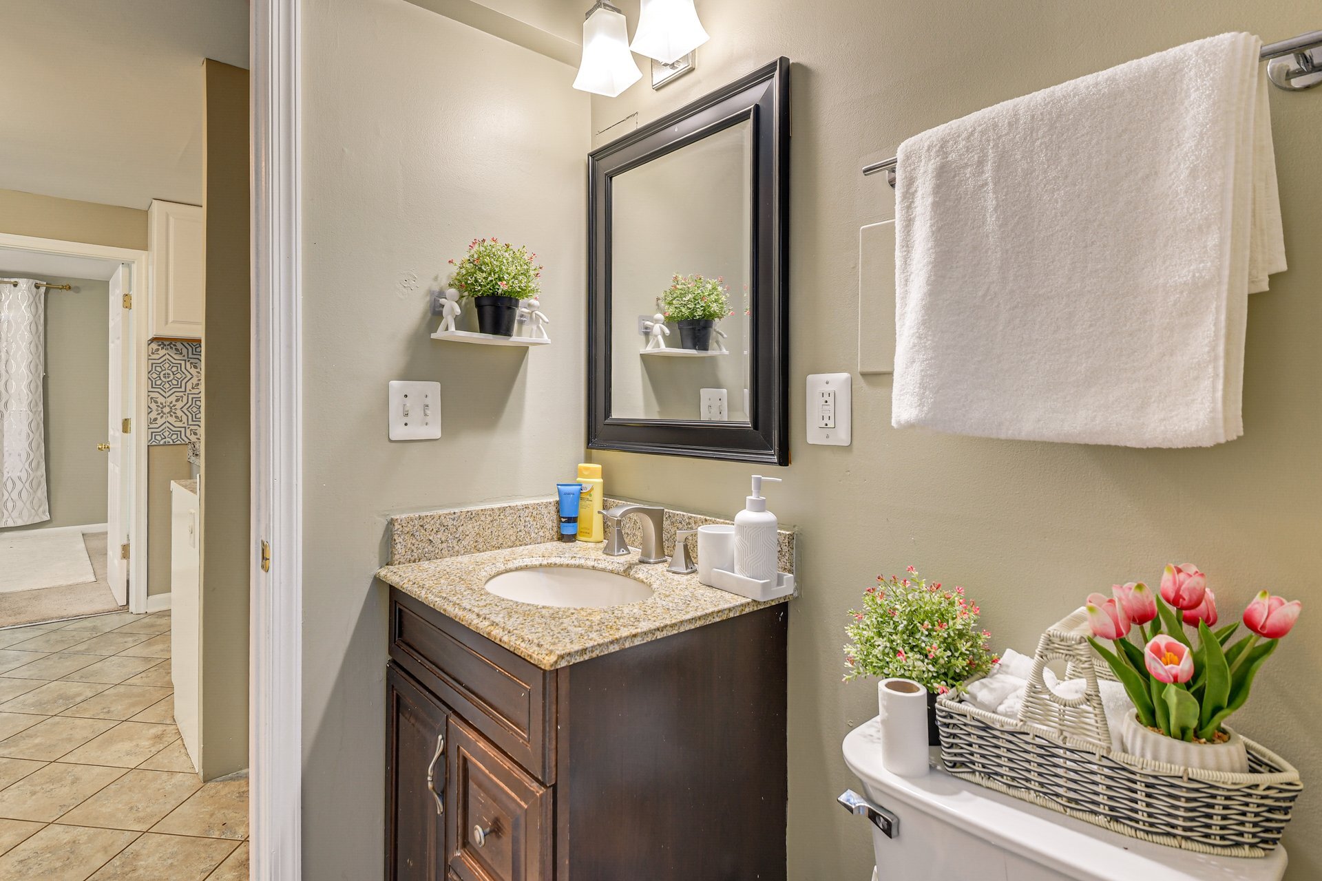 Building Photo - 5929 Camberly Ave