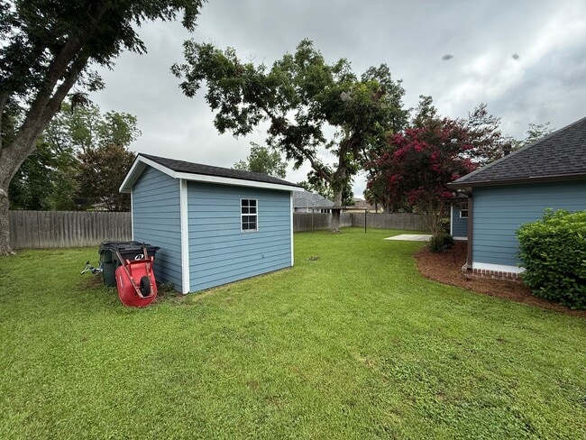 Building Photo - Spacious 4 bed 3 bath Home in Grove Point!
