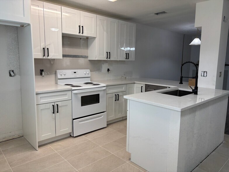 Building Photo - 7617 tamarind ave