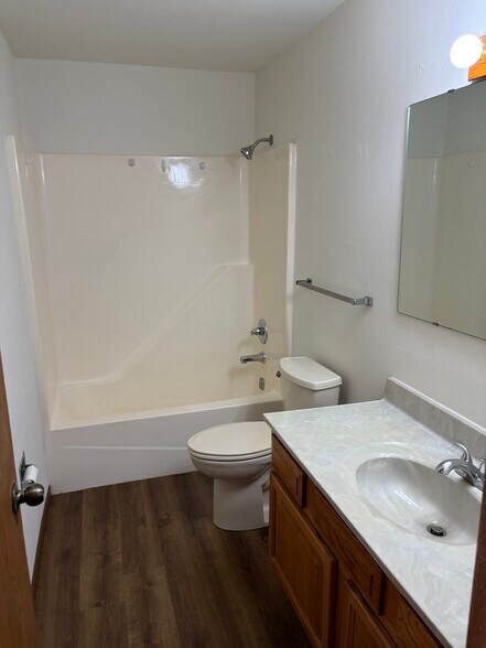 Building Photo - 59 Holly Dr