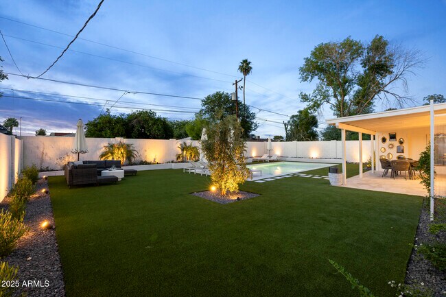 Building Photo - 7736 E Avalon Dr