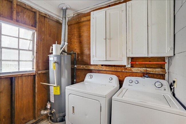 Building Photo - 1608/10 Saint Mary Street