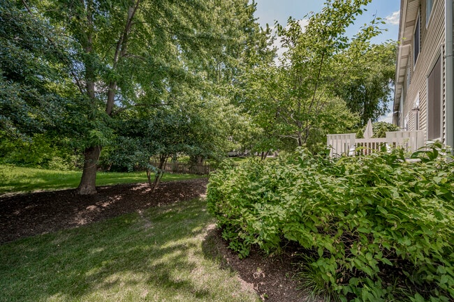 Building Photo - 2835 White Thorn Cir