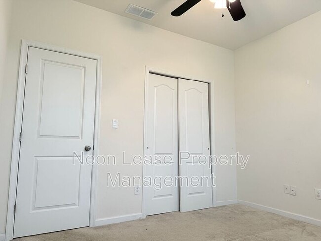 Building Photo - 214 Redstone Ct