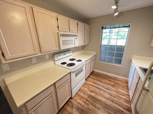 Building Photo - Cozy 1Bed/1Bath 2nd floor Condo in Henderson!