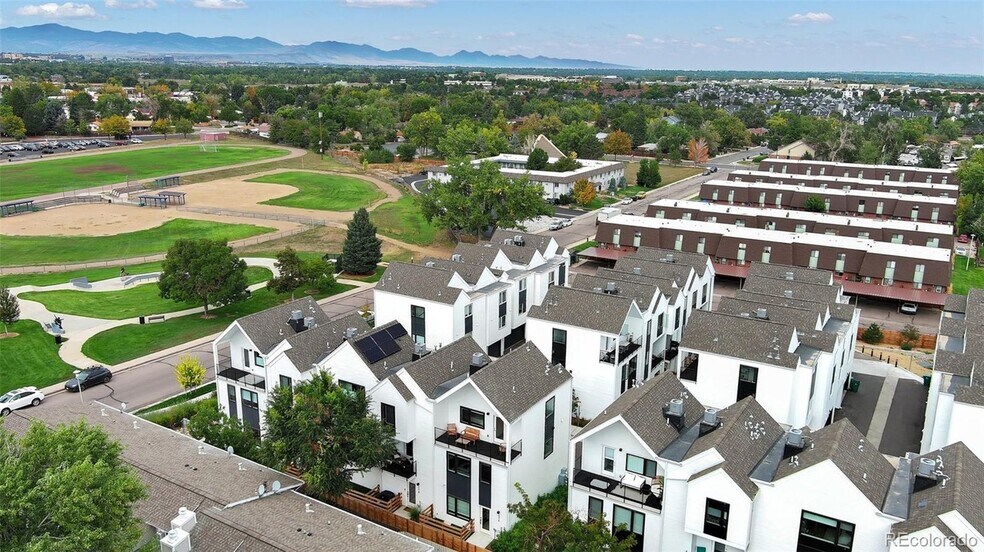 Building Photo - 1198 S Reed Way