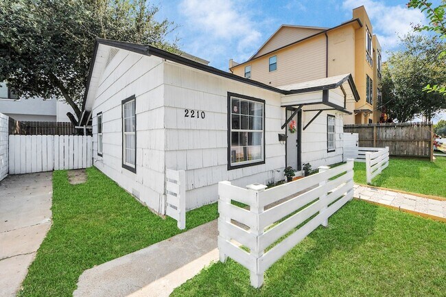 Building Photo - 2210 Detering St