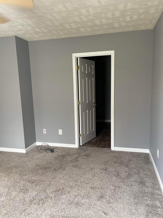 Building Photo - Beautiful 3 Bed, 2 Bath Home, Convenient Location, Close to Fort Knox