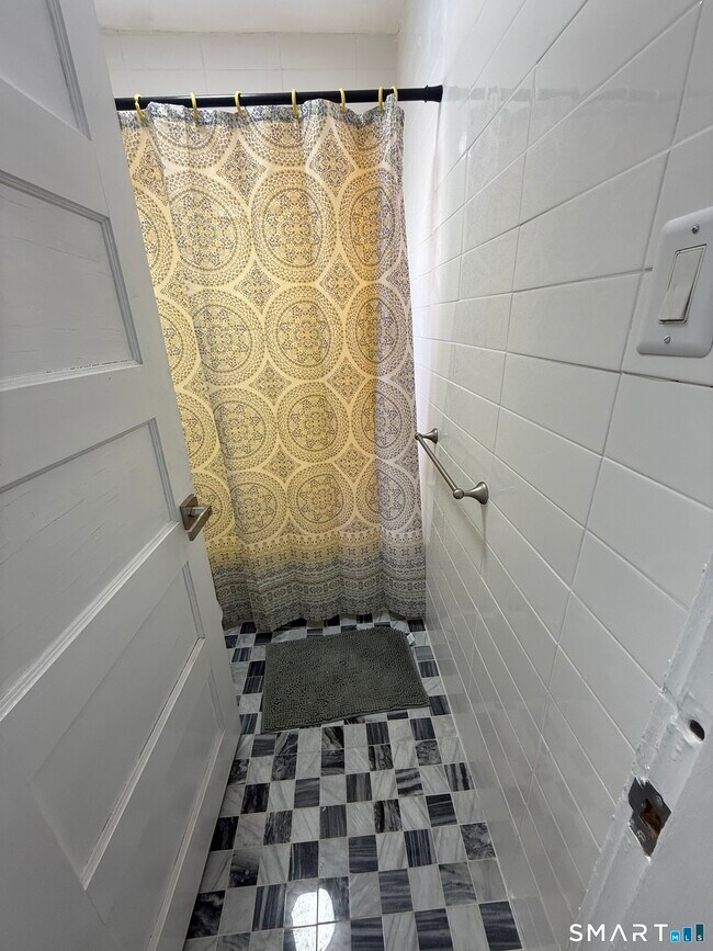 Building Photo - 36-40-40 Carver St