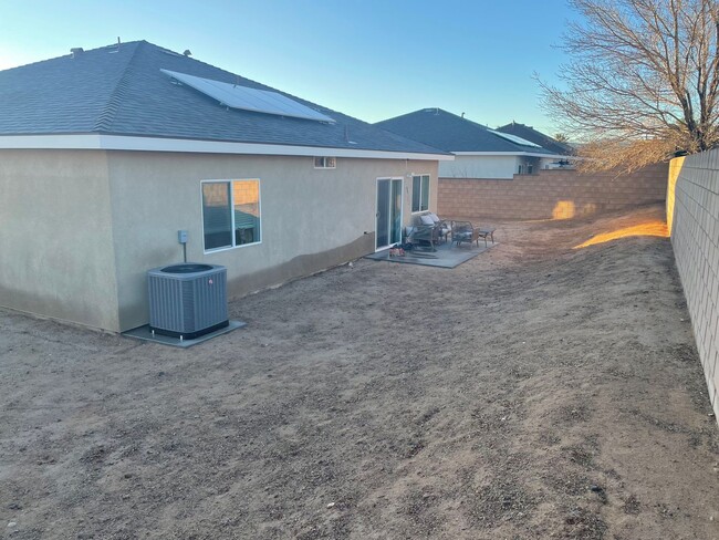 Building Photo - Beautiful 4 bed, 2 bath home AVAILABLE for...