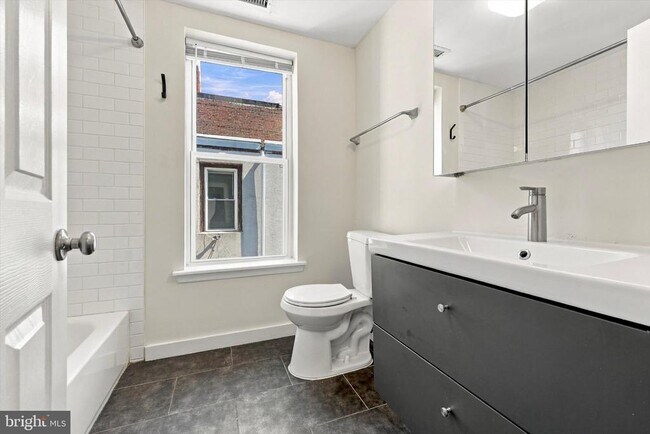 Building Photo - 1716 Mt Vernon St