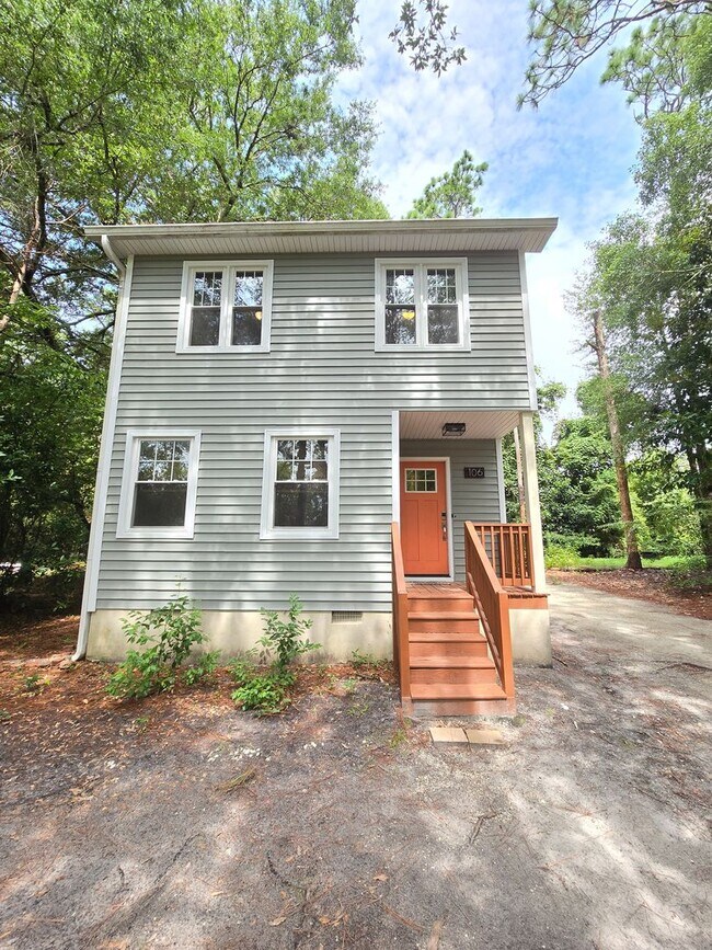 Building Photo - Located in desirable College Acres/Hillsdale area of Wilmington