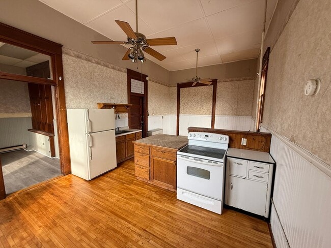 Building Photo - 302 N Washington St