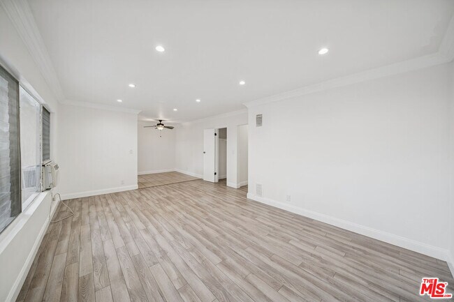 Building Photo - 1215 Hayworth Ave