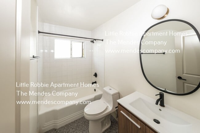 Building Photo - 1762 1/2 Robinson Avenue-