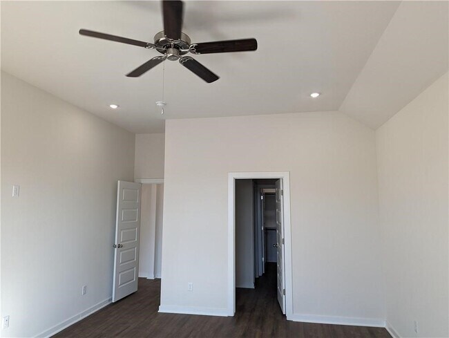 Building Photo - 385 W Branta St