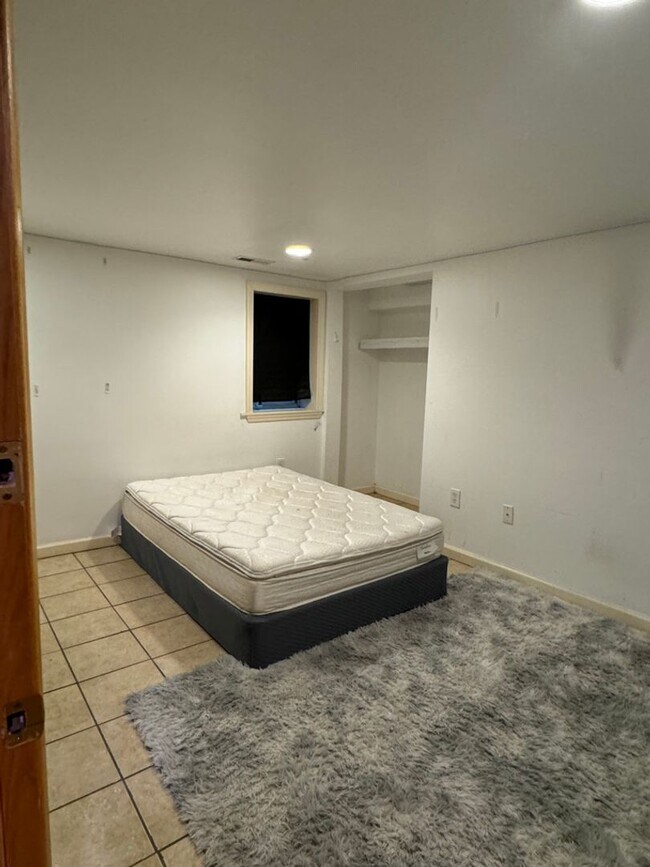 Building Photo - 849 E University Ave