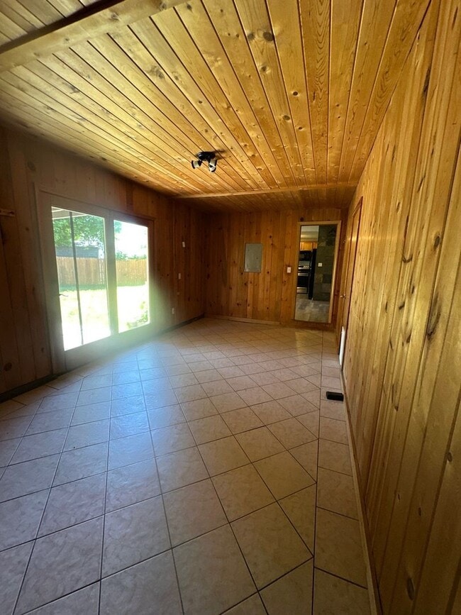 Building Photo - 4321 Myrtlewood Dr