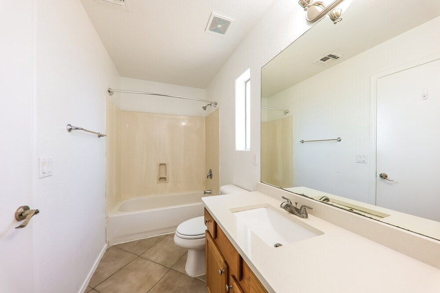 Building Photo - 17423 W Watson Ln
