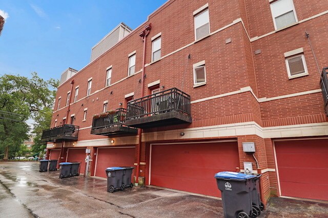 Building Photo - 525 Chicago Ave