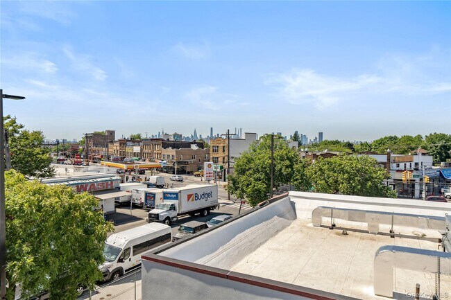 Building Photo - 62-45 60th Pl