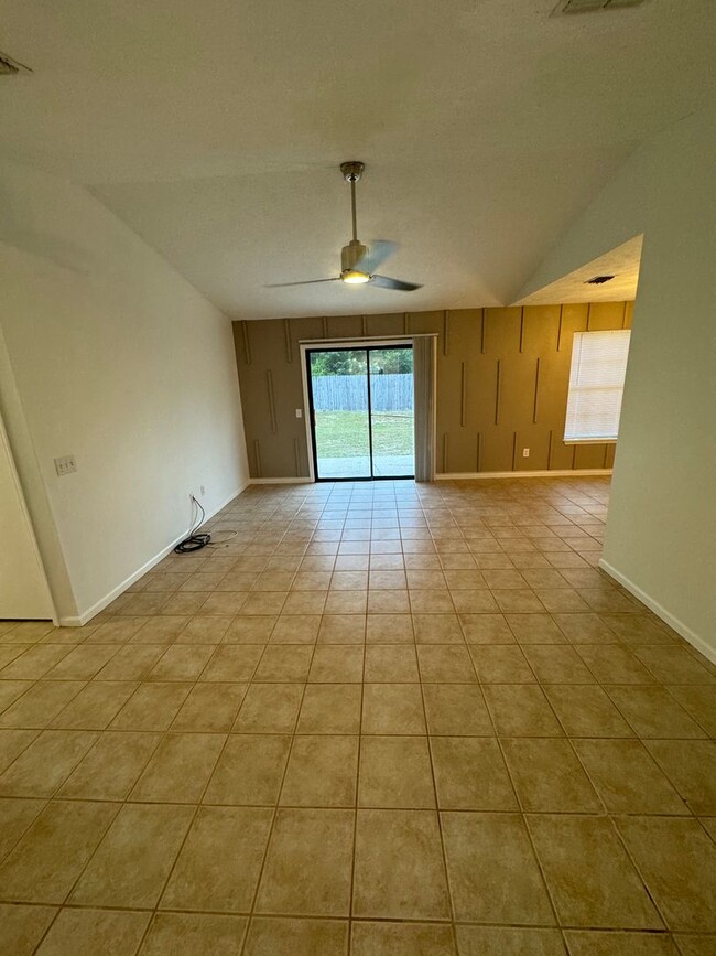 Building Photo - Price Drop! Great 3 Bedroom Home! 25% off ...