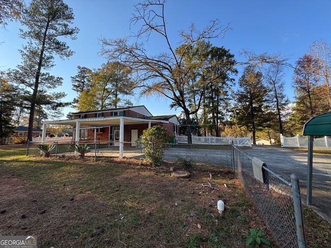 Building Photo - 140 Allenwood Rd SW