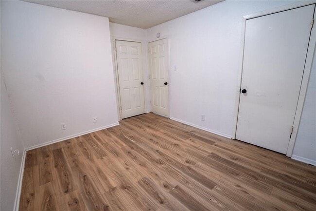 Building Photo - 10209 Brownie Dr