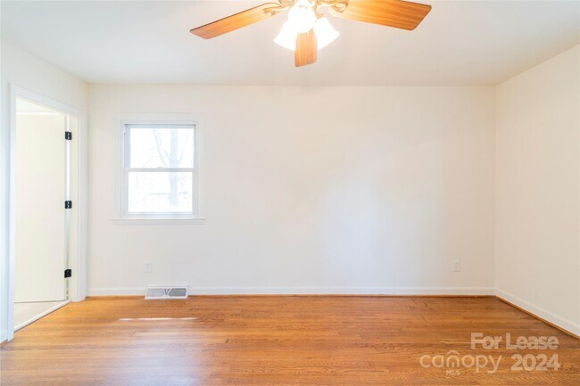 Building Photo - 5020 Coronado Dr