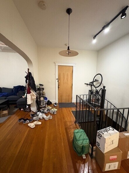 Building Photo - 25 Euston St