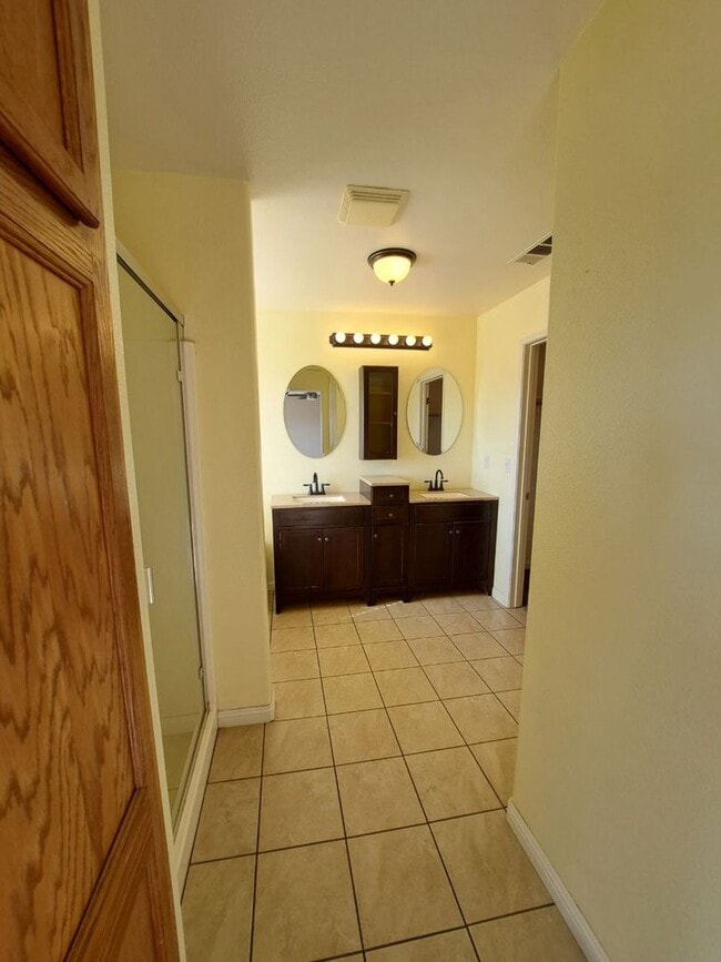 Building Photo - Beautiful 4 Bedroom House Ready To Call Home!