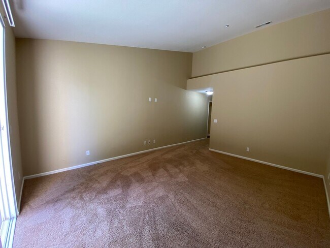 Building Photo - La Ventana Single Story Townhome