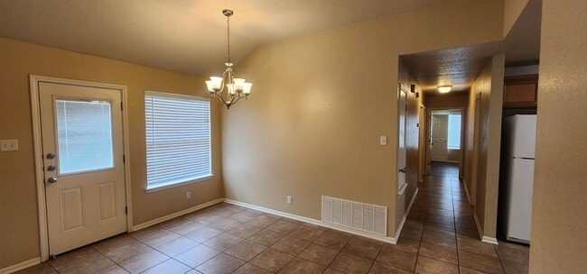 Building Photo - 3 Bedroom 2 bath Duplex South Killeen VIEWABLE SOON