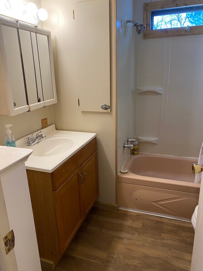 Bathroom - 568 Armington Rd